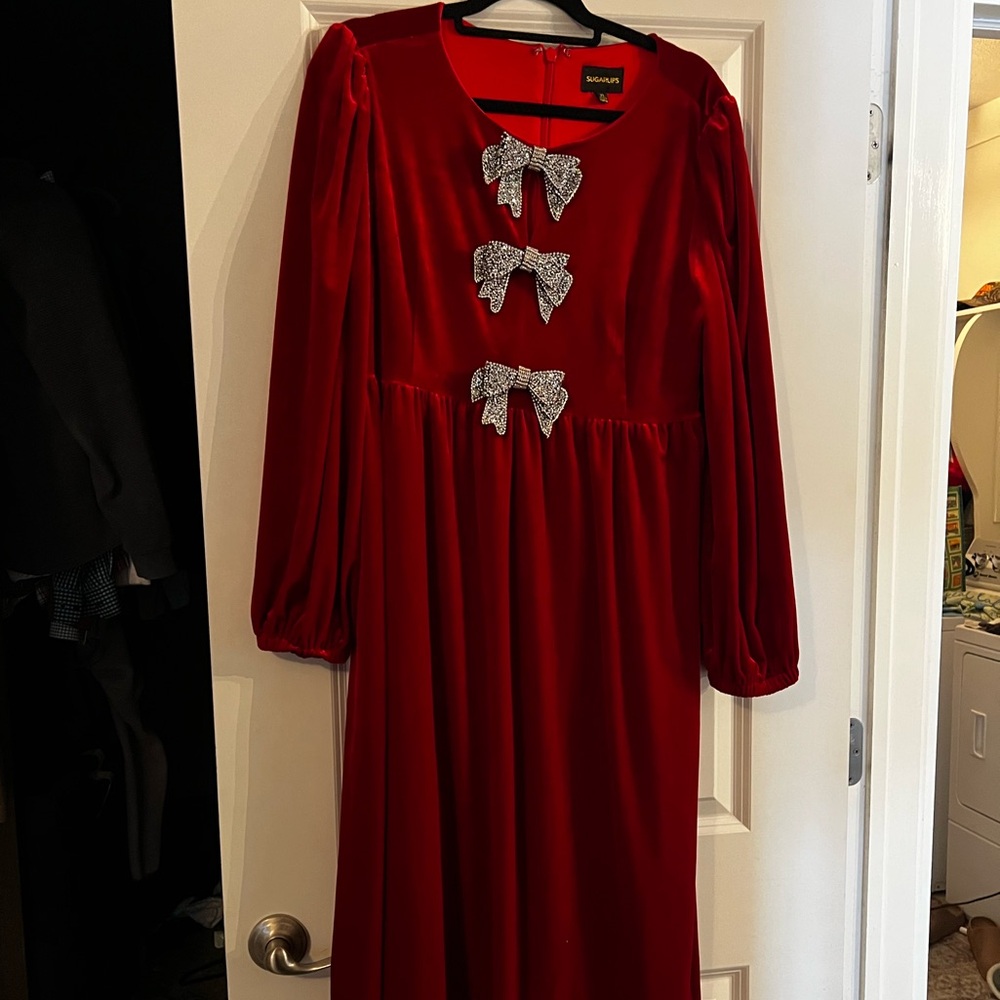Sugarlips - Jena Glow Velvet Crew Neck Long Sleeve Rhinestone Bow Midi Dress